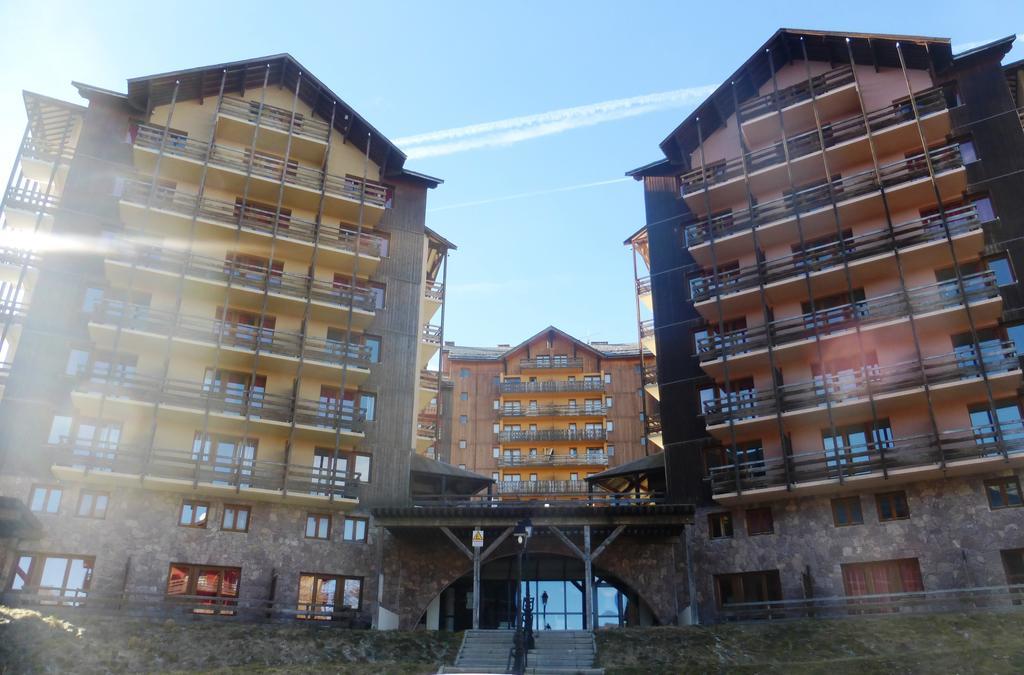 Castor & Pollux Aparthotel Ризул Екстериор снимка