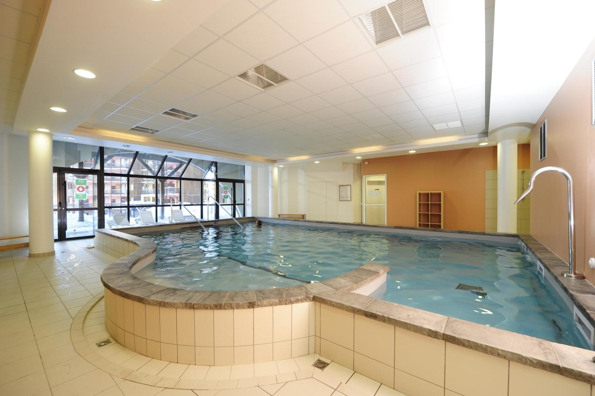Castor & Pollux Aparthotel Ризул Екстериор снимка