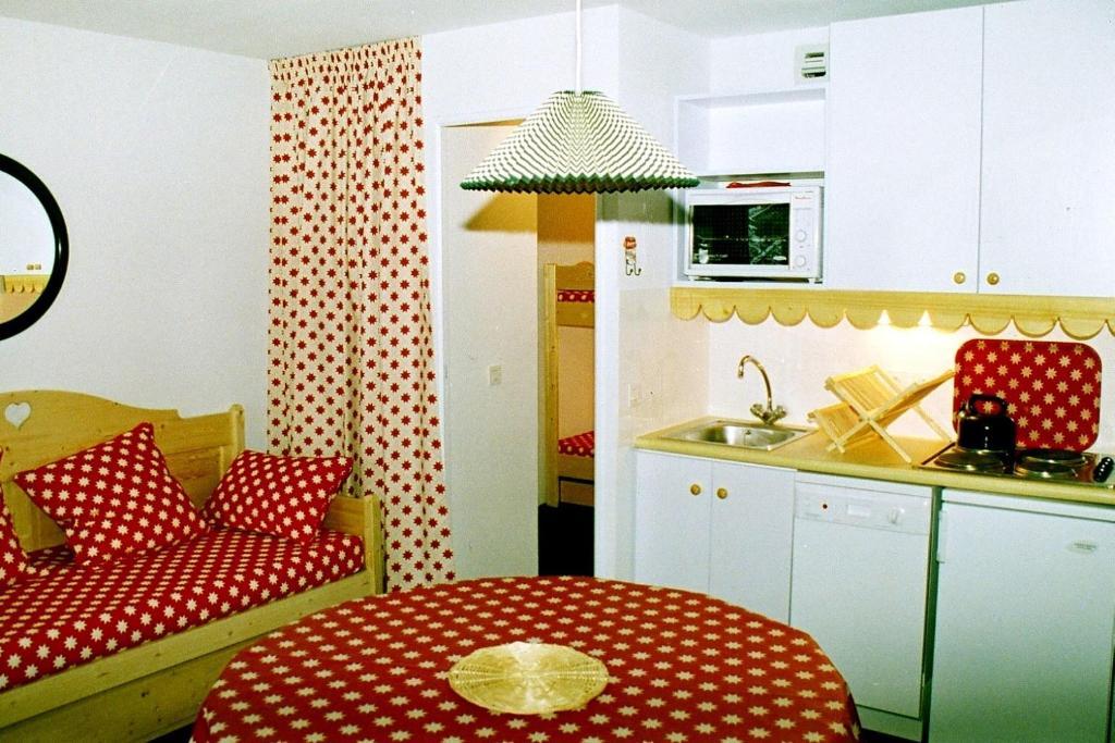 Castor & Pollux Aparthotel Ризул Екстериор снимка