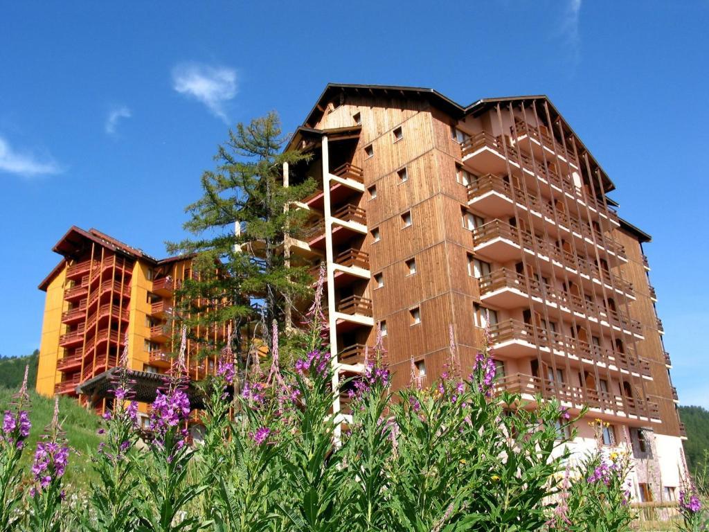 Castor & Pollux Aparthotel Ризул Екстериор снимка