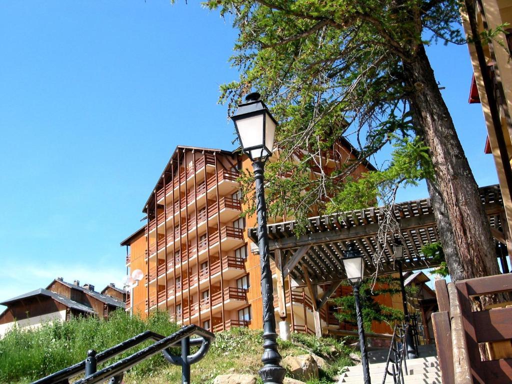Castor & Pollux Aparthotel Ризул Екстериор снимка