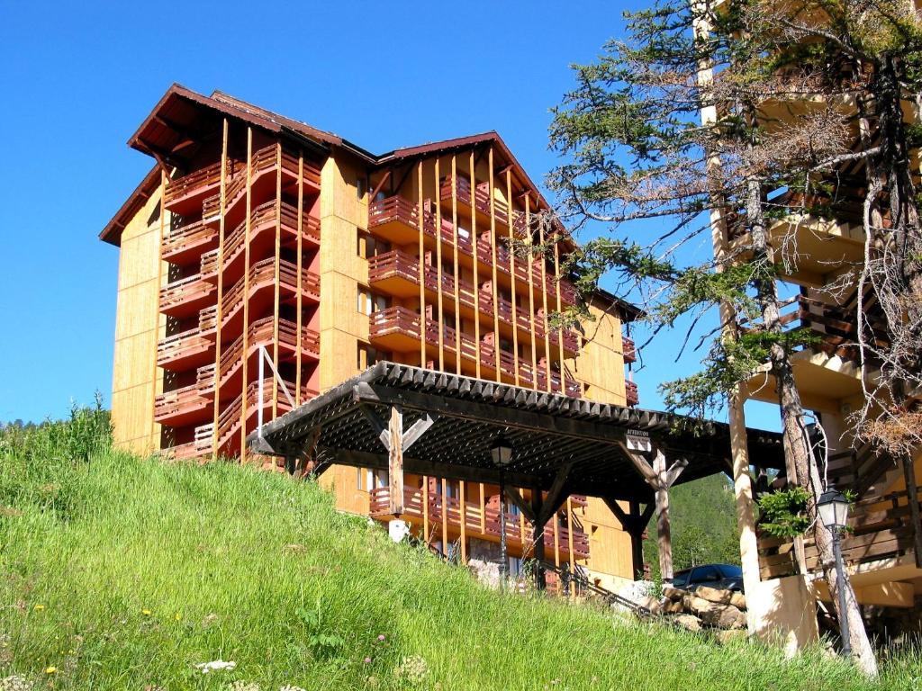 Castor & Pollux Aparthotel Ризул Екстериор снимка