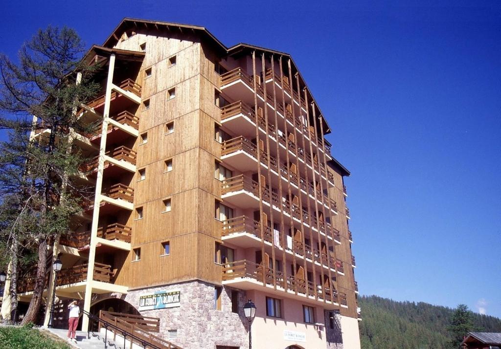 Castor & Pollux Aparthotel Ризул Екстериор снимка