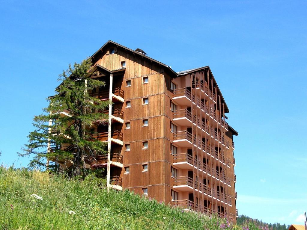 Castor & Pollux Aparthotel Ризул Екстериор снимка