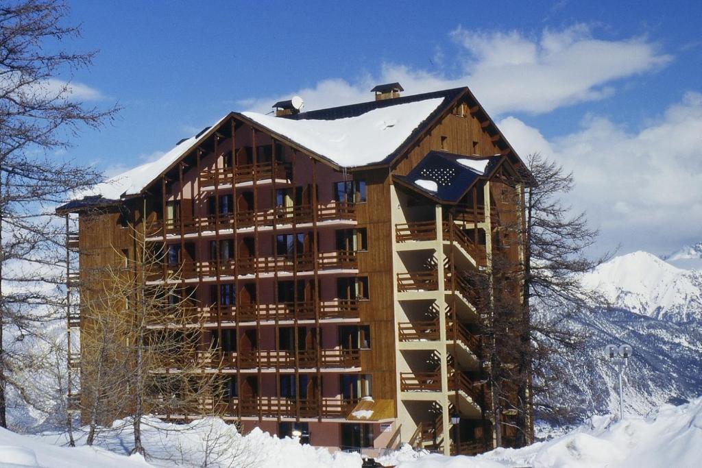 Castor & Pollux Aparthotel Ризул Екстериор снимка