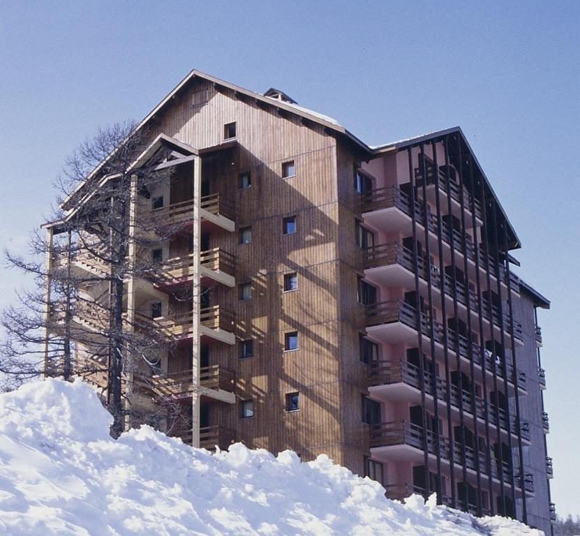 Castor & Pollux Aparthotel Ризул Екстериор снимка