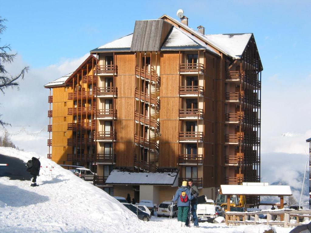 Castor & Pollux Aparthotel Ризул Екстериор снимка