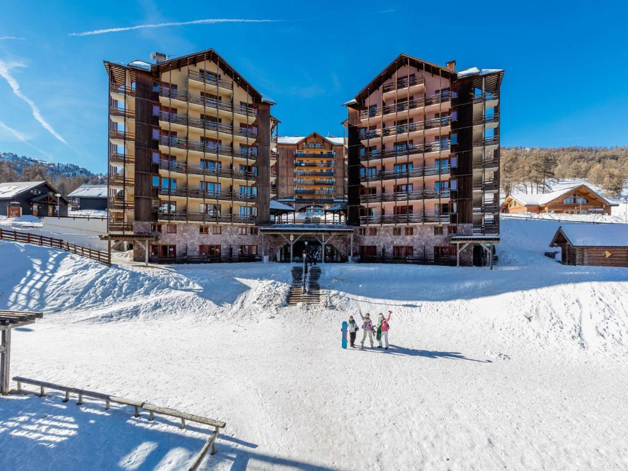 Castor & Pollux Aparthotel Ризул Екстериор снимка